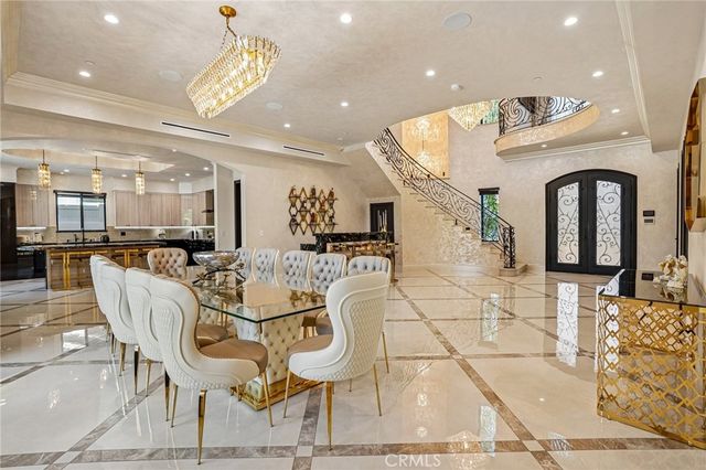 5513 Murietta Avenue, Sherman Oaks, CA 91401
