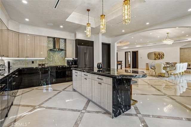 5513 Murietta Avenue, Sherman Oaks, CA 91401