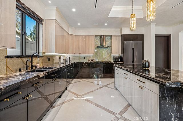 5513 Murietta Avenue, Sherman Oaks, CA 91401