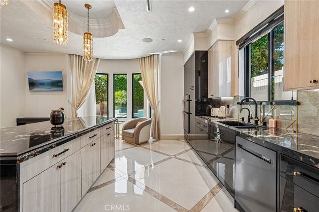5513 Murietta Avenue, Sherman Oaks, CA 91401