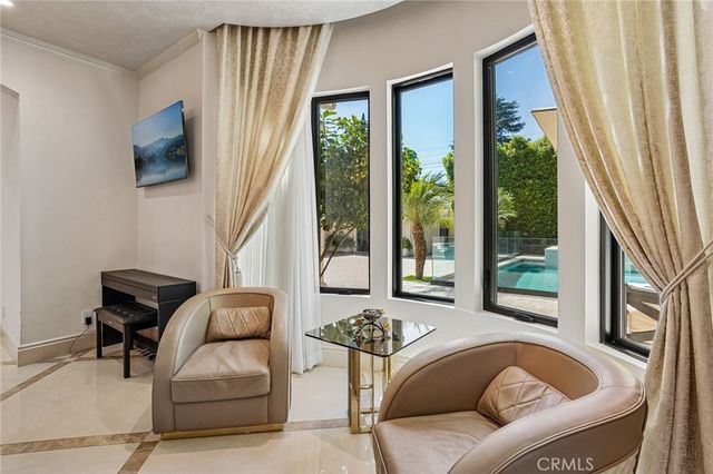 5513 Murietta Avenue, Sherman Oaks, CA 91401