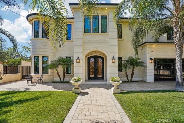 5513 Murietta Avenue, Sherman Oaks, CA 91401