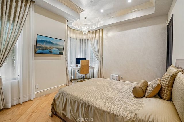 5513 Murietta Avenue, Sherman Oaks, CA 91401