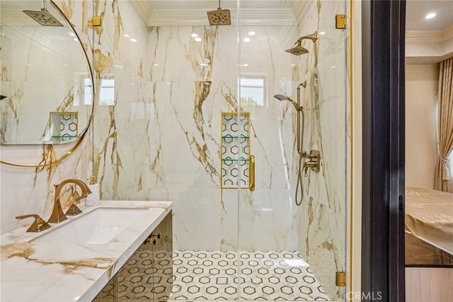 5513 Murietta Avenue, Sherman Oaks, CA 91401