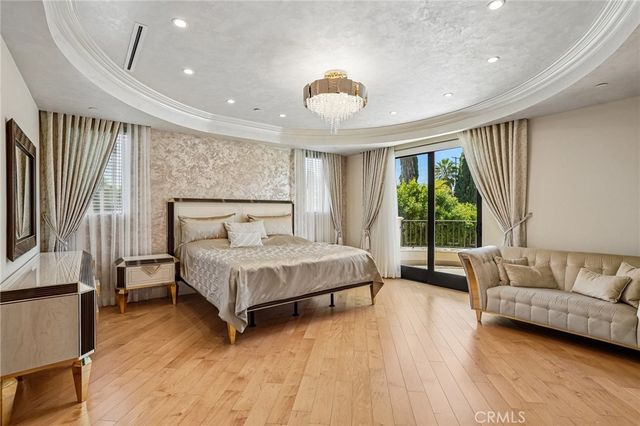 5513 Murietta Avenue, Sherman Oaks, CA 91401