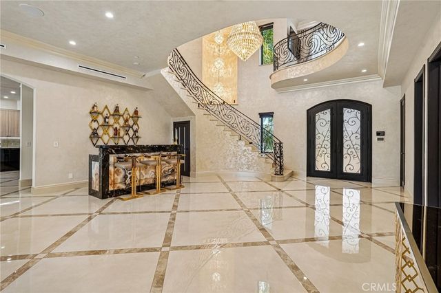 5513 Murietta Avenue, Sherman Oaks, CA 91401