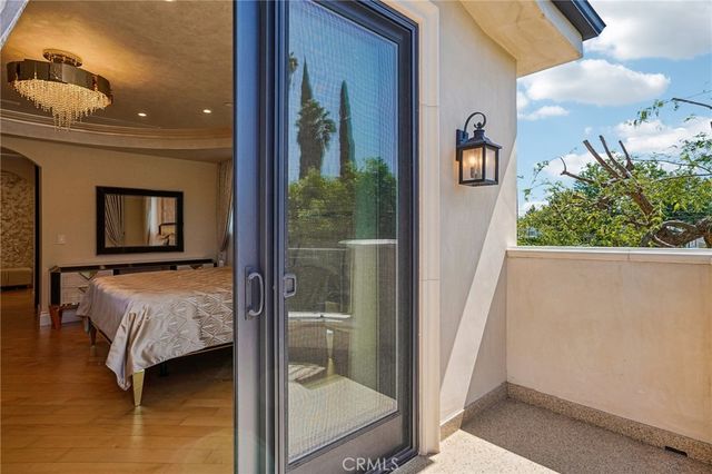 5513 Murietta Avenue, Sherman Oaks, CA 91401