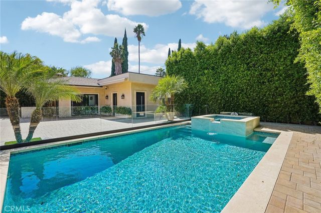 5513 Murietta Avenue, Sherman Oaks, CA 91401