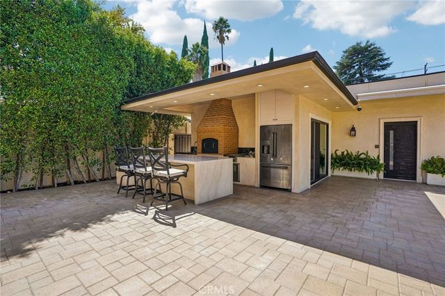 5513 Murietta Avenue, Sherman Oaks, CA 91401