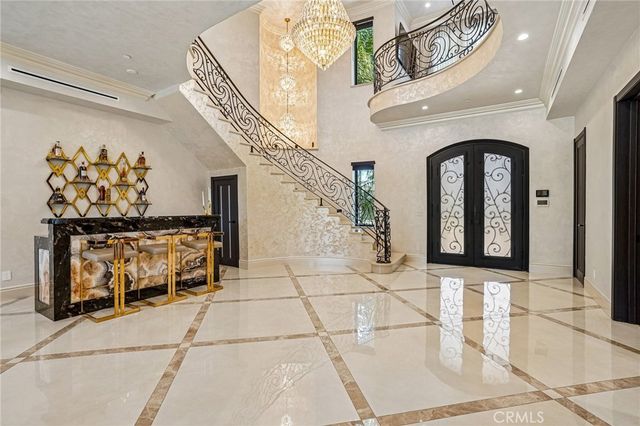 5513 Murietta Avenue, Sherman Oaks, CA 91401