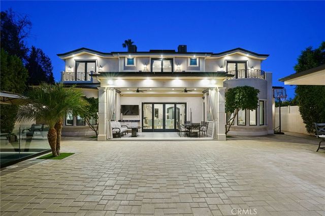 5513 Murietta Avenue, Sherman Oaks, CA 91401
