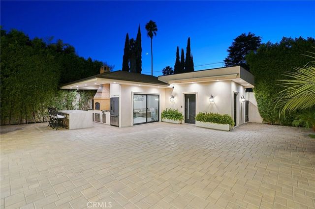 5513 Murietta Avenue, Sherman Oaks, CA 91401