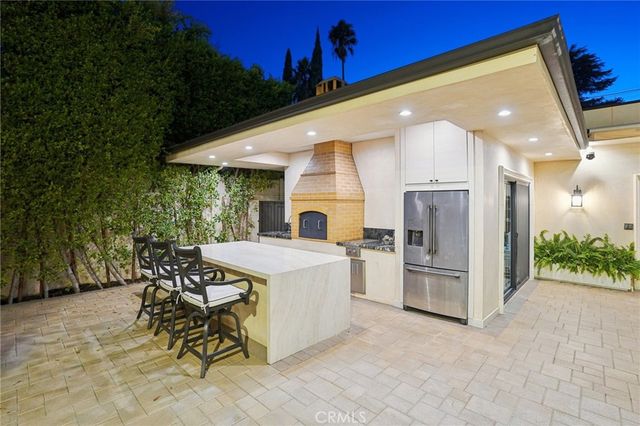 5513 Murietta Avenue, Sherman Oaks, CA 91401