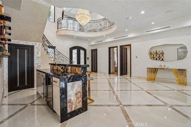 5513 Murietta Avenue, Sherman Oaks, CA 91401