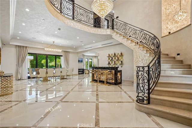 5513 Murietta Avenue, Sherman Oaks, CA 91401