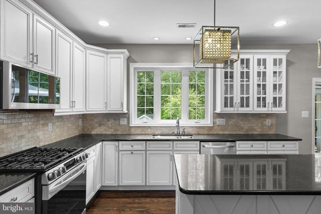 37 FOXCROFT WAY, Mount Laurel, NJ 08054