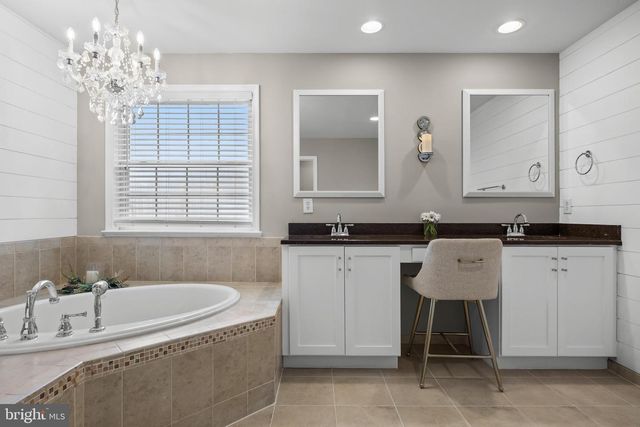 37 FOXCROFT WAY, Mount Laurel, NJ 08054