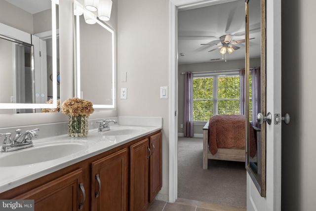 37 FOXCROFT WAY, Mount Laurel, NJ 08054