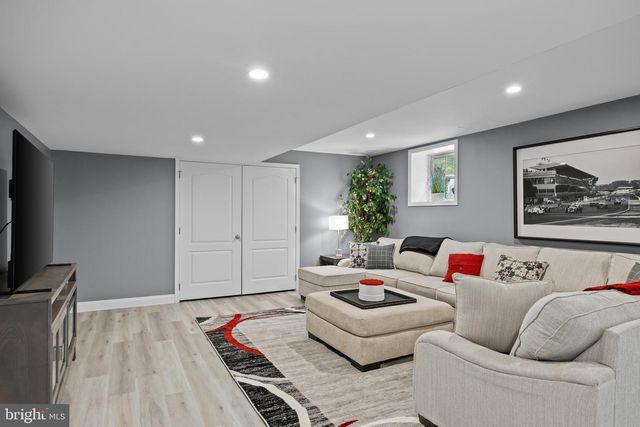 37 FOXCROFT WAY, Mount Laurel, NJ 08054