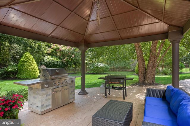 37 FOXCROFT WAY, Mount Laurel, NJ 08054