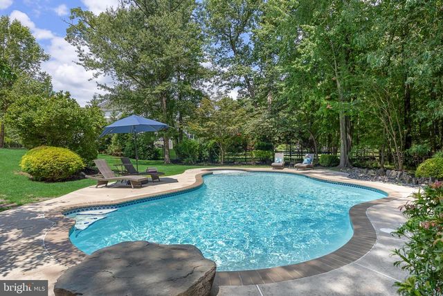 37 FOXCROFT WAY, Mount Laurel, NJ 08054