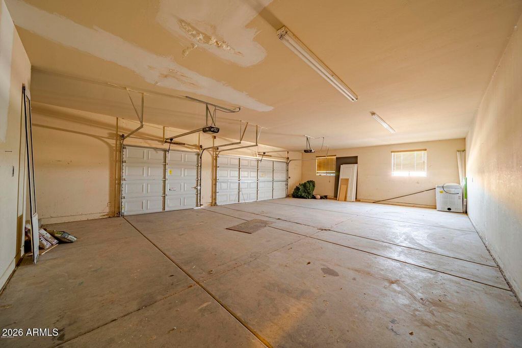 Image 31 of property listing at 27720 N 237TH Drive, Wittmann, AZ 85361