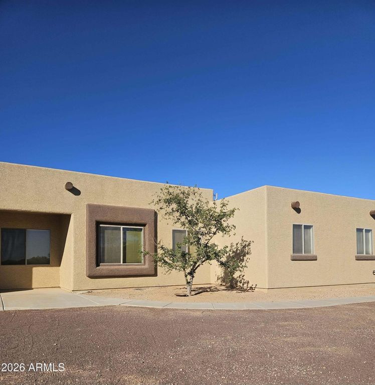 Image 4 of property listing at 27720 N 237TH Drive, Wittmann, AZ 85361