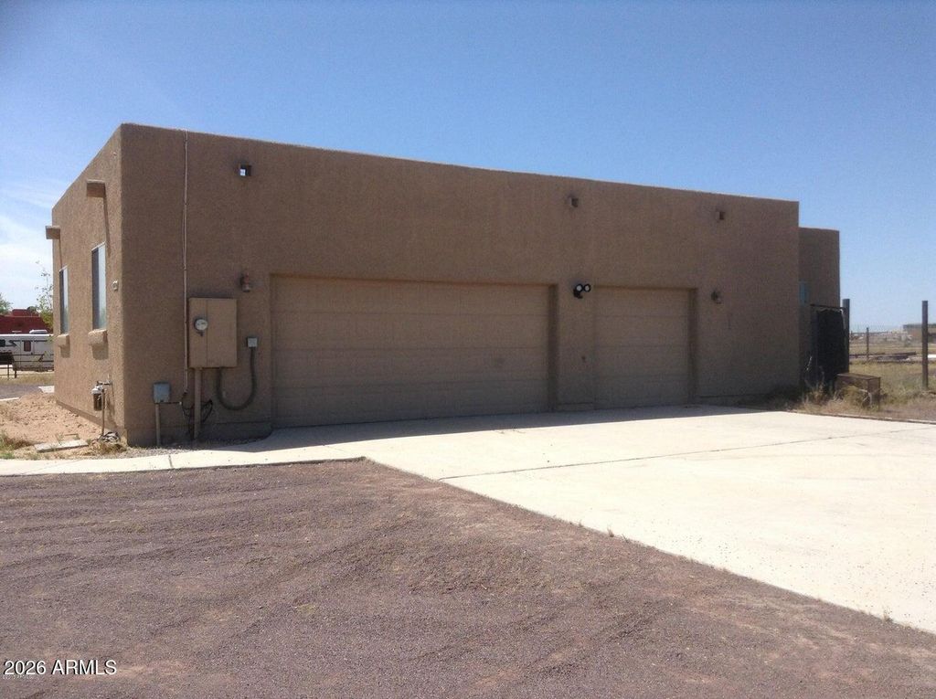 Image 6 of property listing at 27720 N 237TH Drive, Wittmann, AZ 85361
