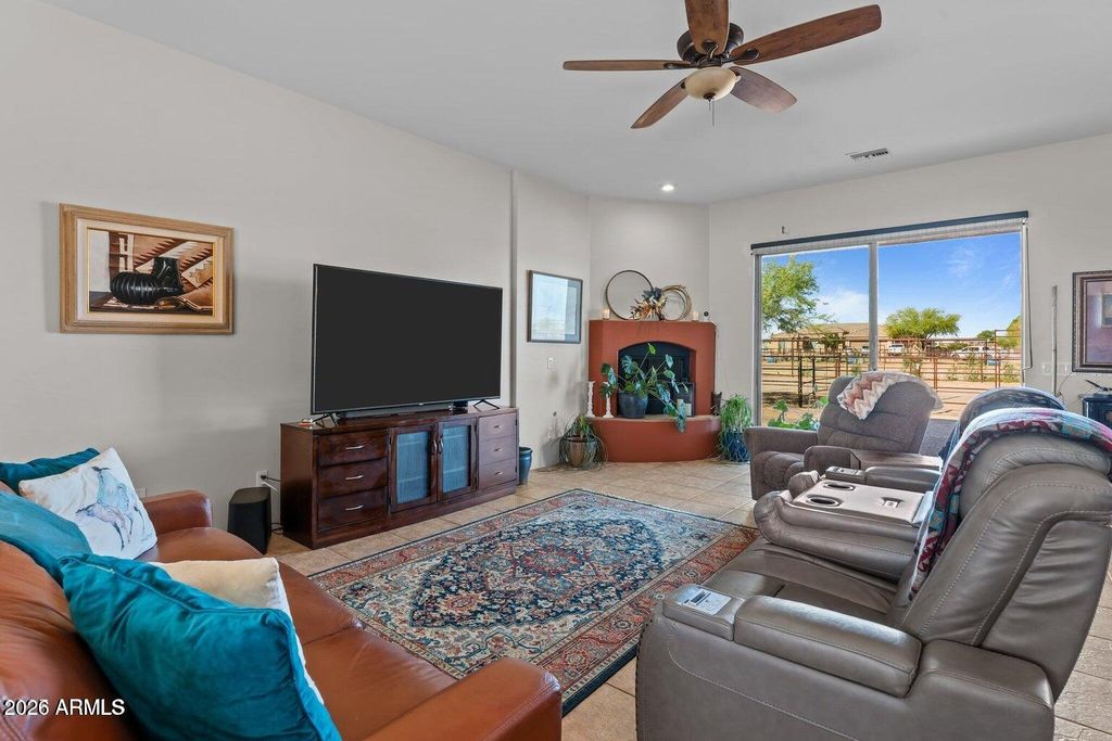 Image 8 of property listing at 27720 N 237TH Drive, Wittmann, AZ 85361
