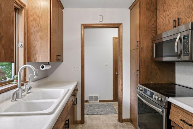 16419 Seymour Drive, Minnetonka, MN 55345