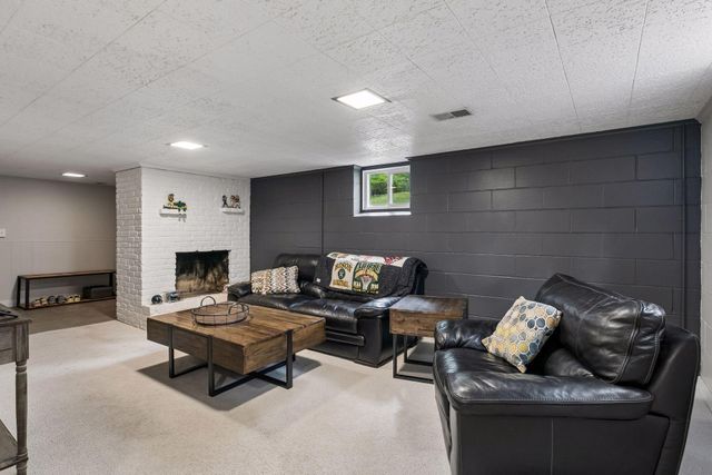 16419 Seymour Drive, Minnetonka, MN 55345