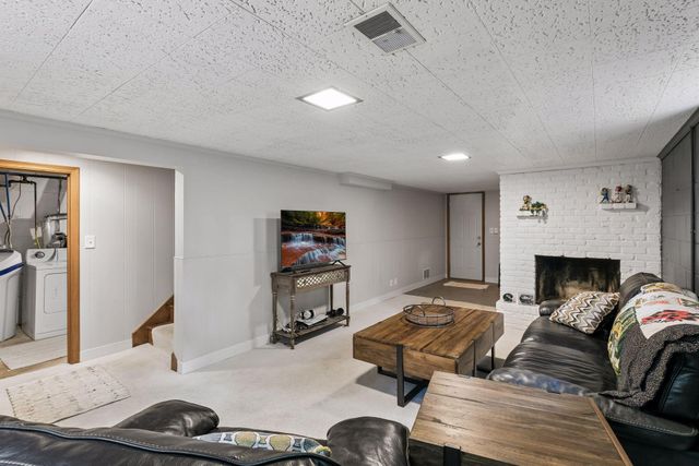 16419 Seymour Drive, Minnetonka, MN 55345