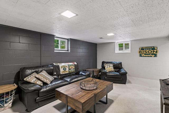 16419 Seymour Drive, Minnetonka, MN 55345