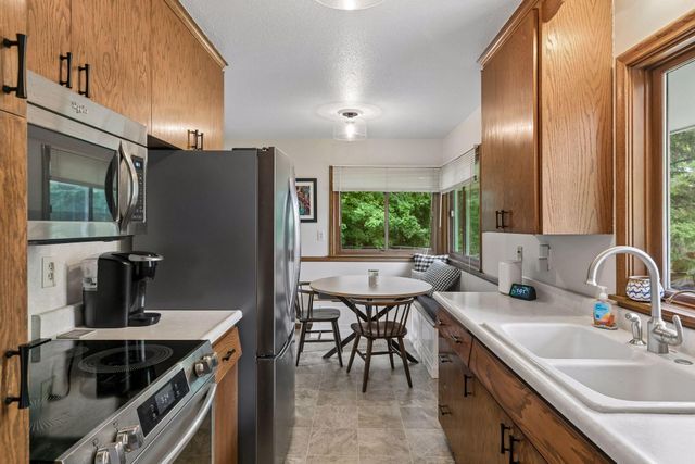 16419 Seymour Drive, Minnetonka, MN 55345