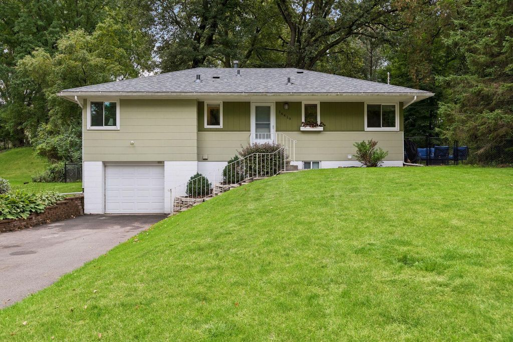 16419 Seymour Drive, Minnetonka, MN 55345