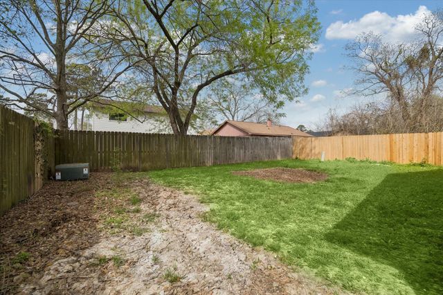 8611 Valley Rock Drive, Houston, TX 77078