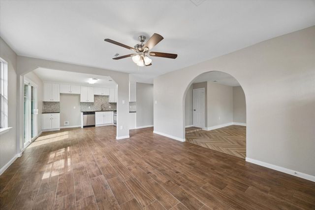 8611 Valley Rock Drive, Houston, TX 77078