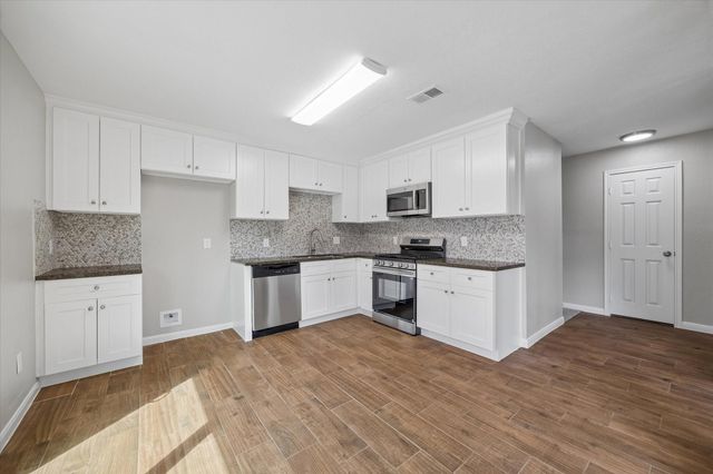 8611 Valley Rock Drive, Houston, TX 77078