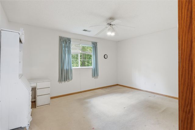 950 33rd Avenue C, Marion, IA 52302