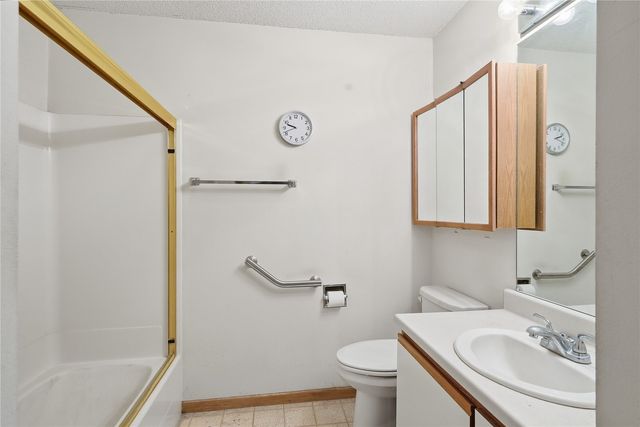 950 33rd Avenue C, Marion, IA 52302