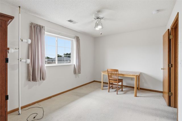 950 33rd Avenue C, Marion, IA 52302