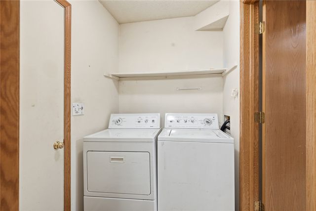 950 33rd Avenue C, Marion, IA 52302