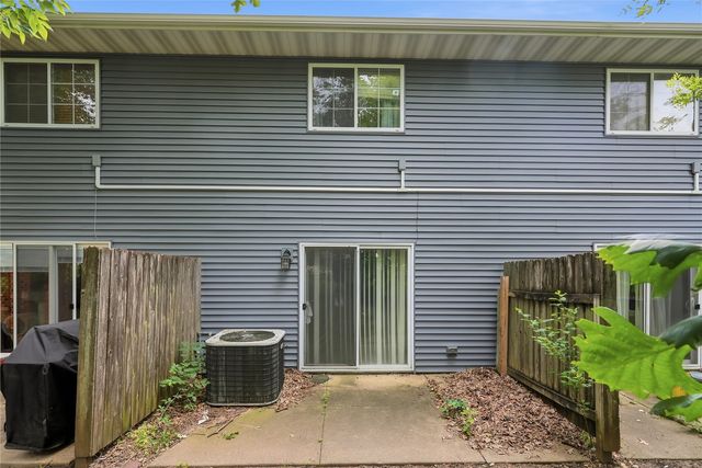 950 33rd Avenue C, Marion, IA 52302