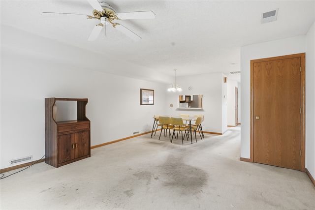 950 33rd Avenue C, Marion, IA 52302