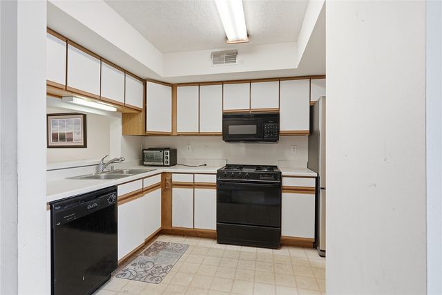 950 33rd Avenue C, Marion, IA 52302
