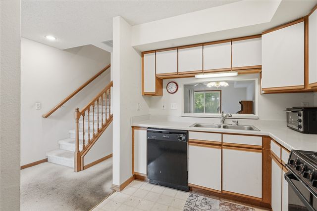 950 33rd Avenue C, Marion, IA 52302