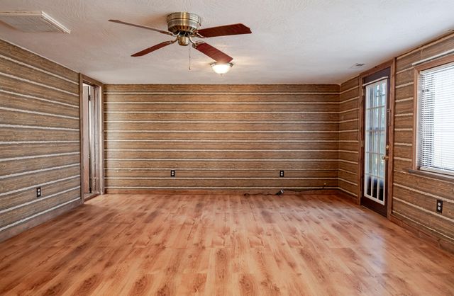 22733 Lawrence 1210, Aurora, MO 65605