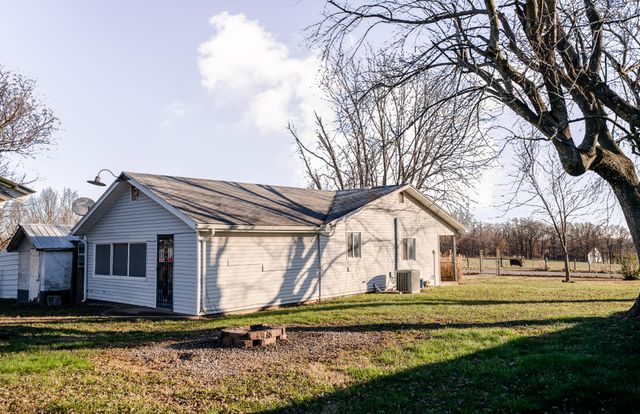 22733 Lawrence 1210, Aurora, MO 65605