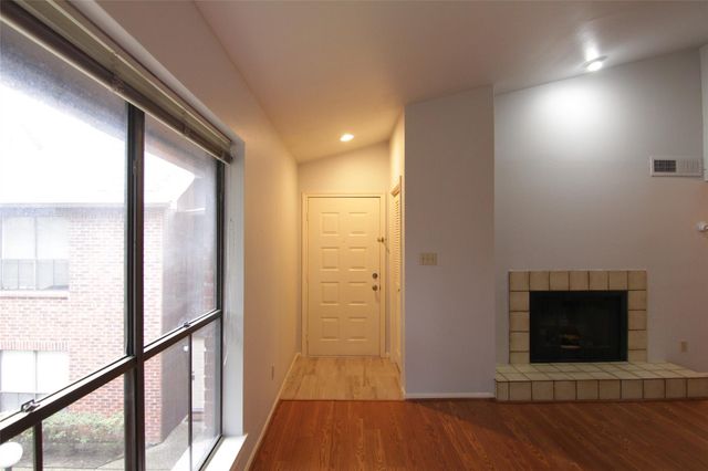 3100 Walnut Bend Lane 118, Houston, TX 77042