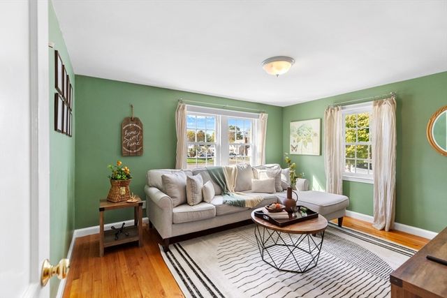 44 Sunset Dr, Beverly, MA 01915